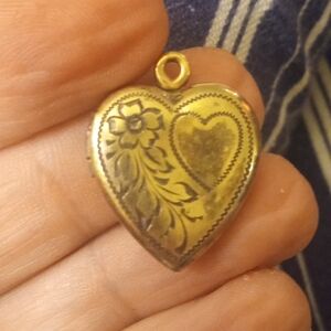 Sweet Etched 1/20 10K Gold On Sterling Silver Heart Shaped Locket